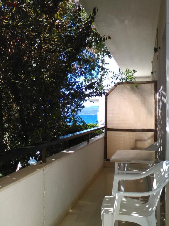 Aparthotel Iliahtides Amarynthos Eksteriør billede