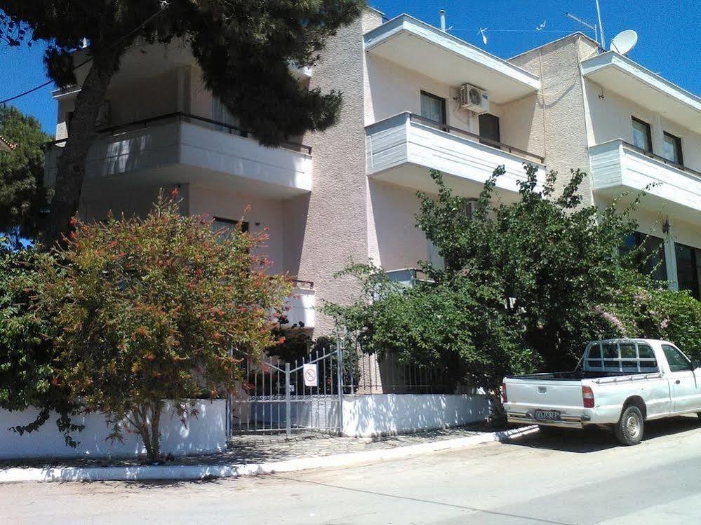 Aparthotel Iliahtides Amarynthos Eksteriør billede