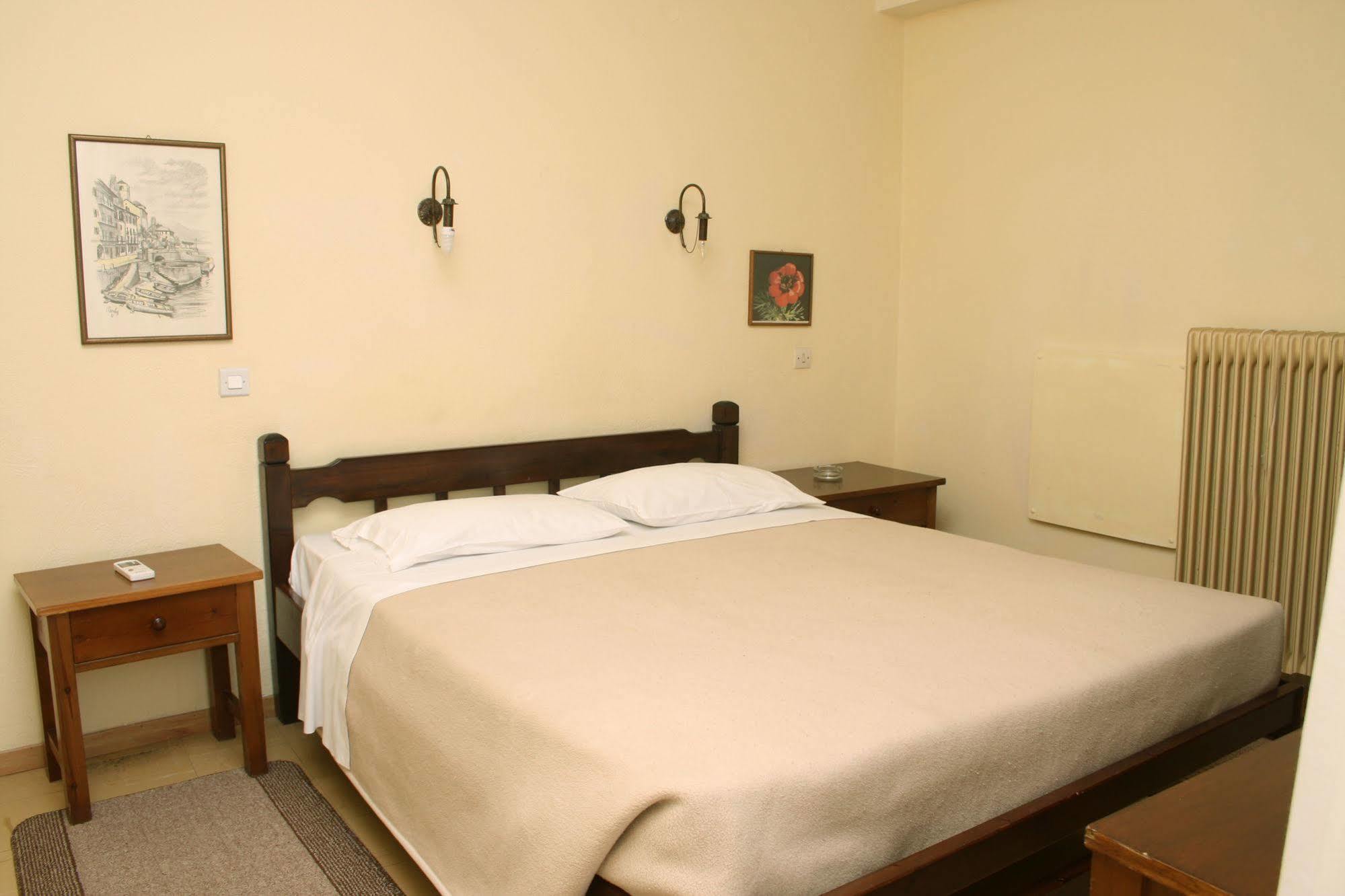 Aparthotel Iliahtides Amarynthos Eksteriør billede