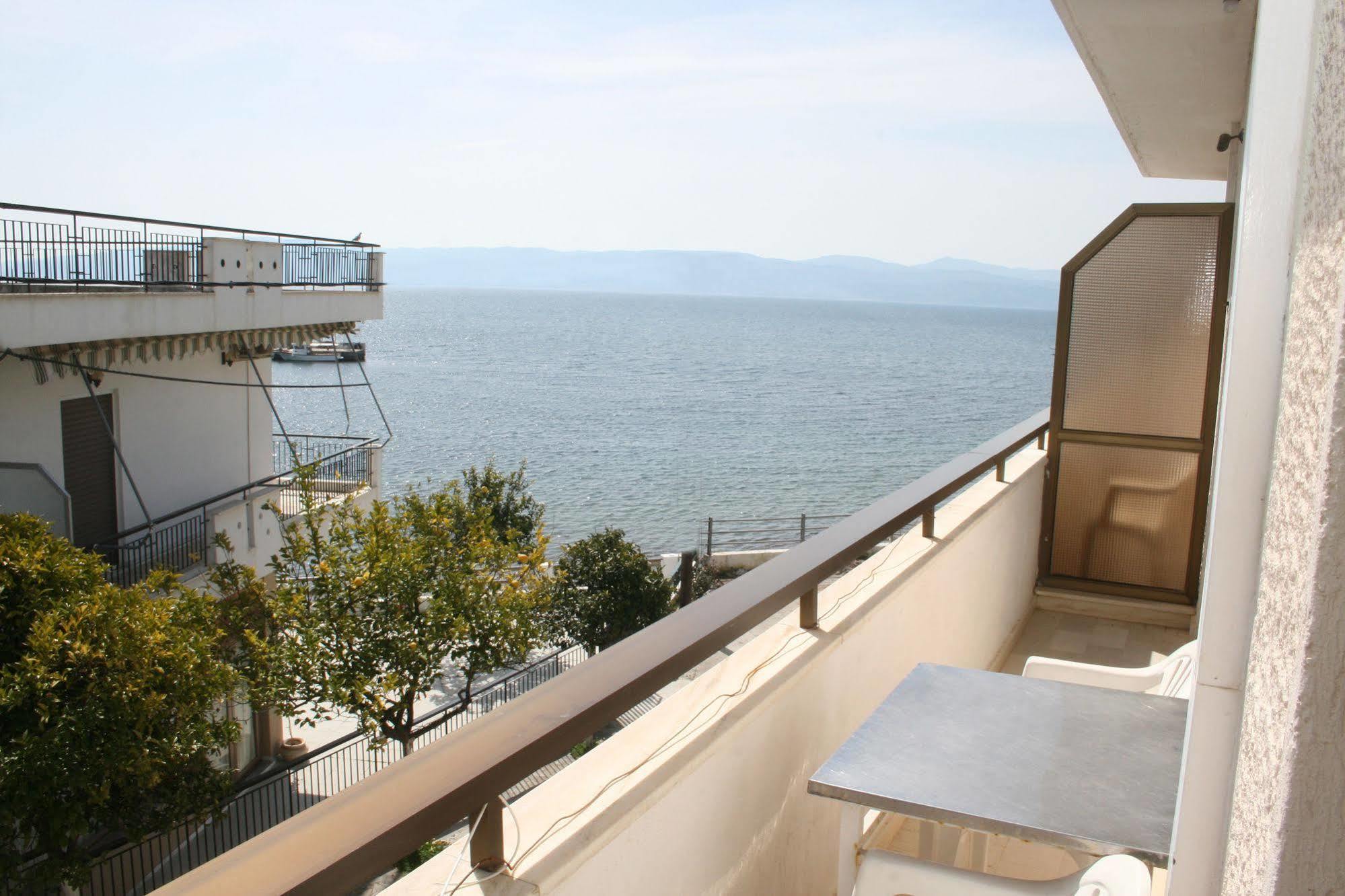 Aparthotel Iliahtides Amarynthos Eksteriør billede